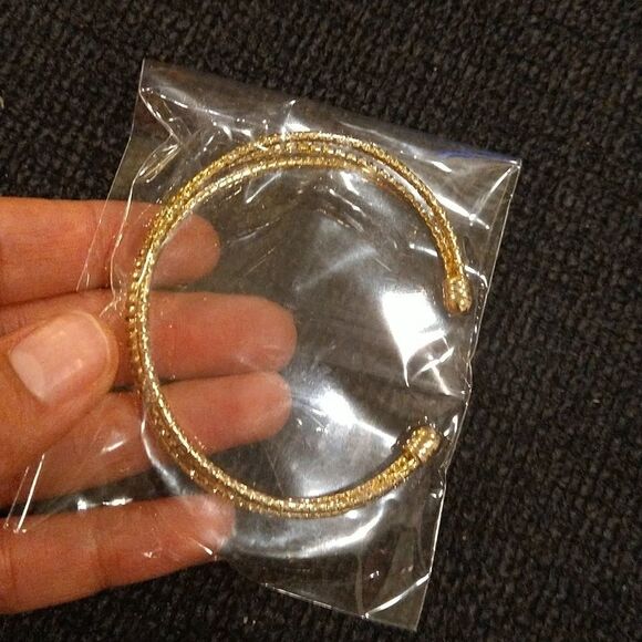 Shiny Gold Bangle Bracelet - Picture 1 of 3